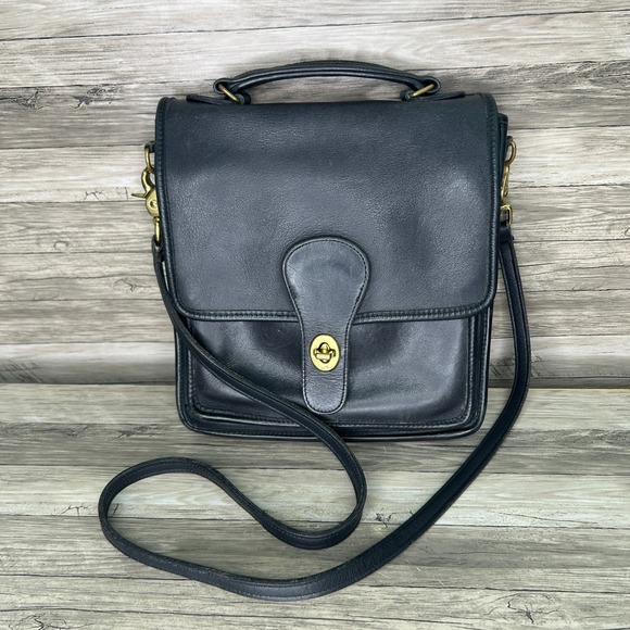 Coach Handbags - Vintage Coach Station Bag Crossbody Purse Satchel Black Leather 90s